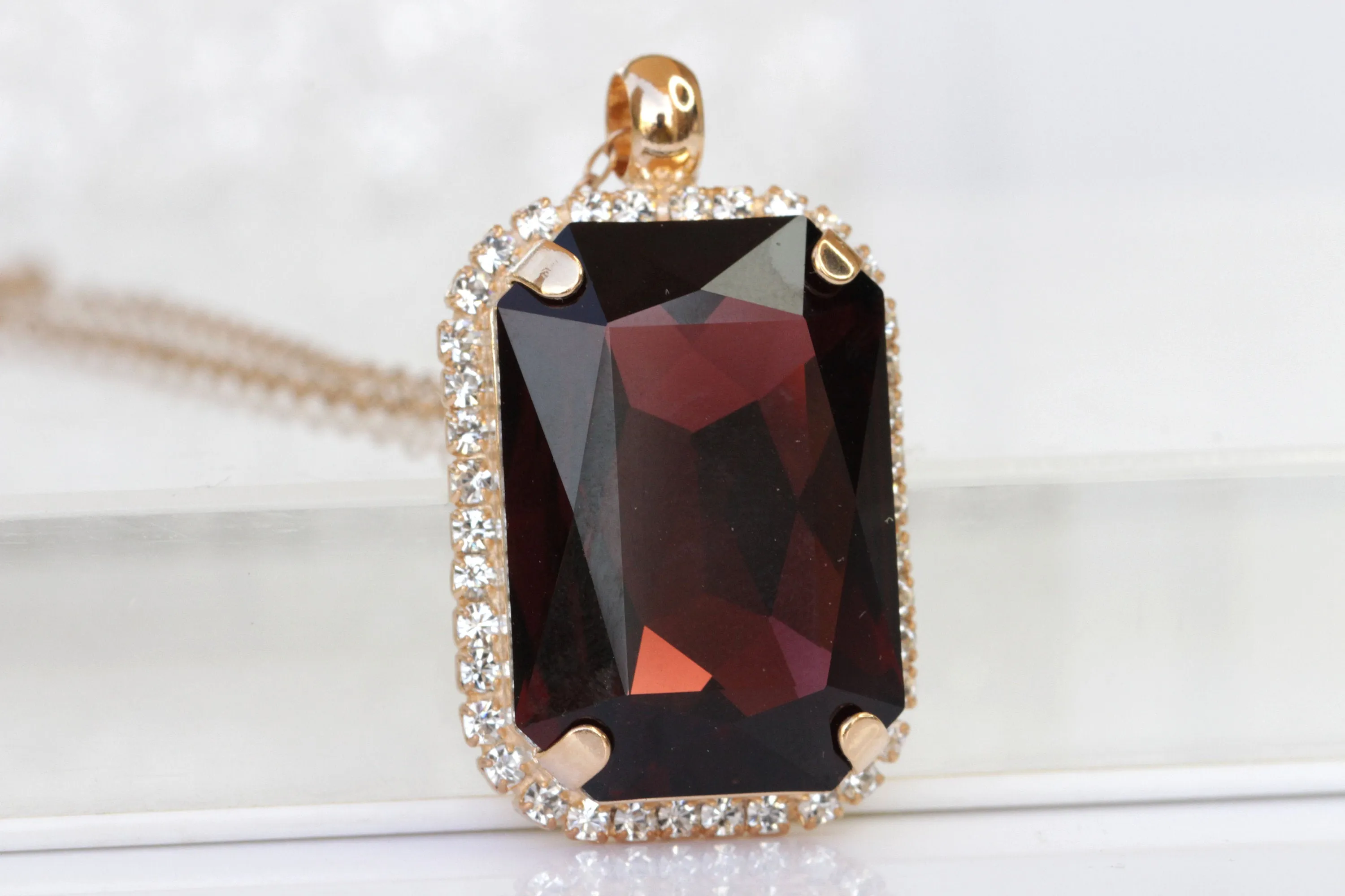 BURGUNDY Rebeka NECKLACE