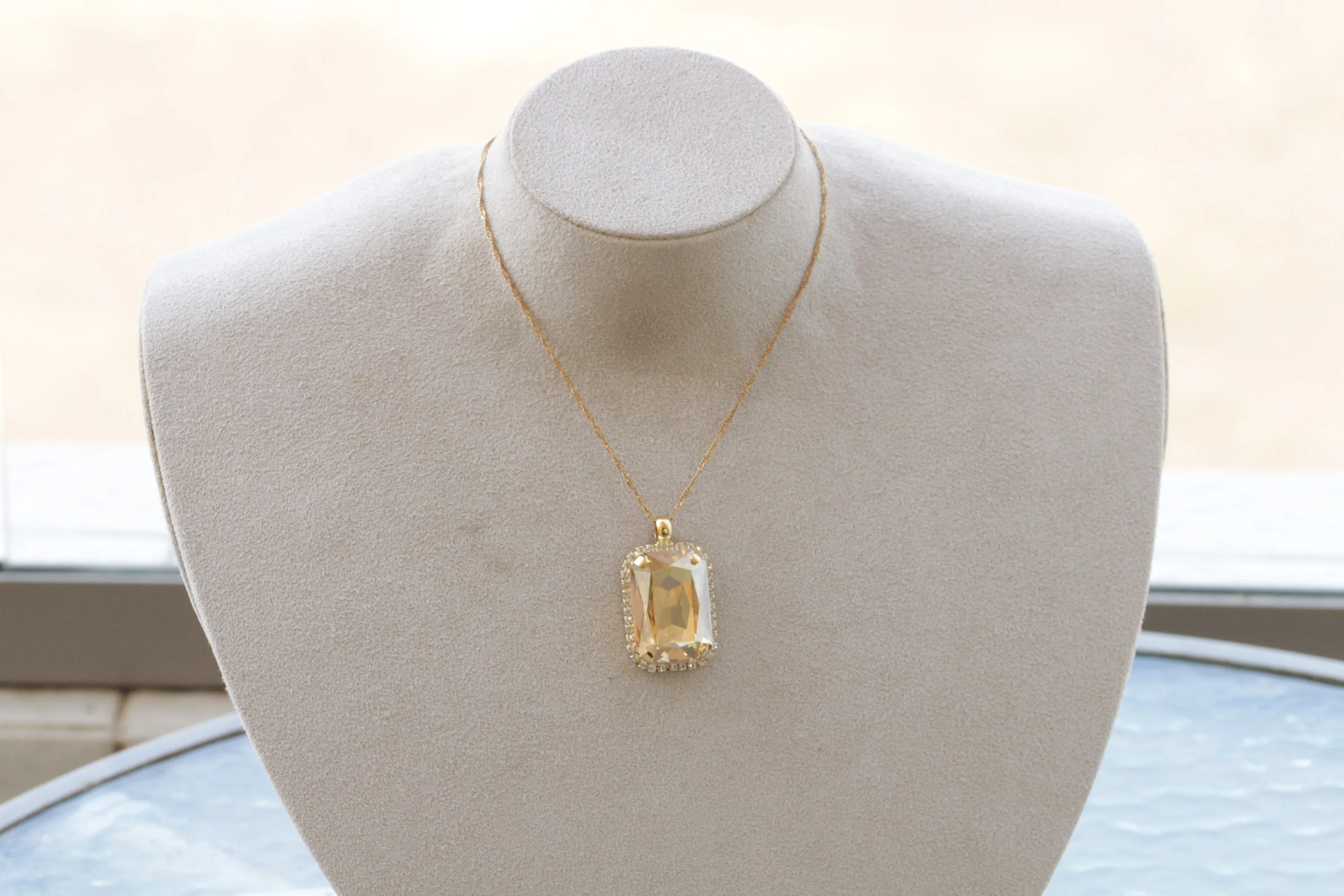 BURGUNDY Rebeka NECKLACE