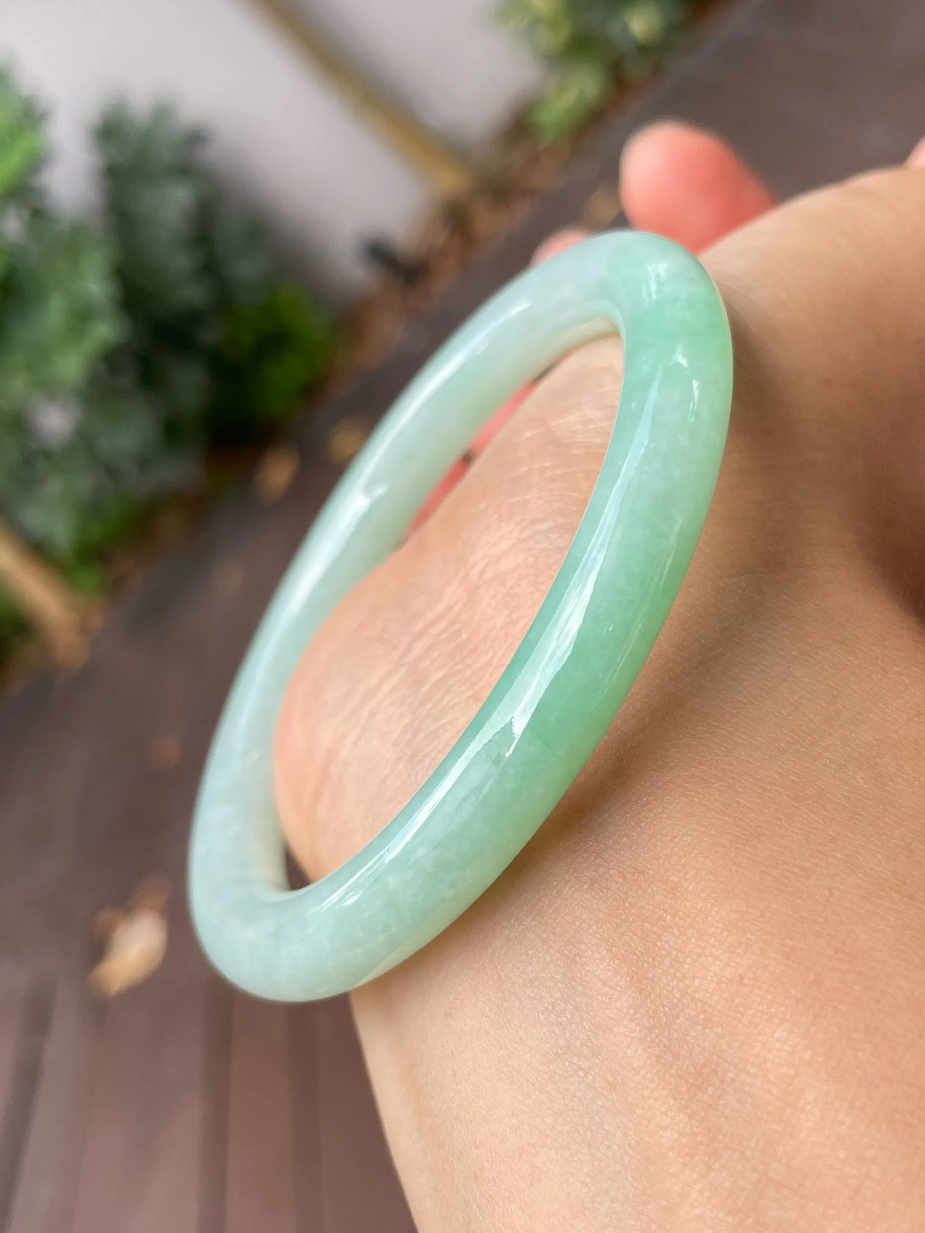 Light Green Jade Bangle | 57mm (NJBA113)