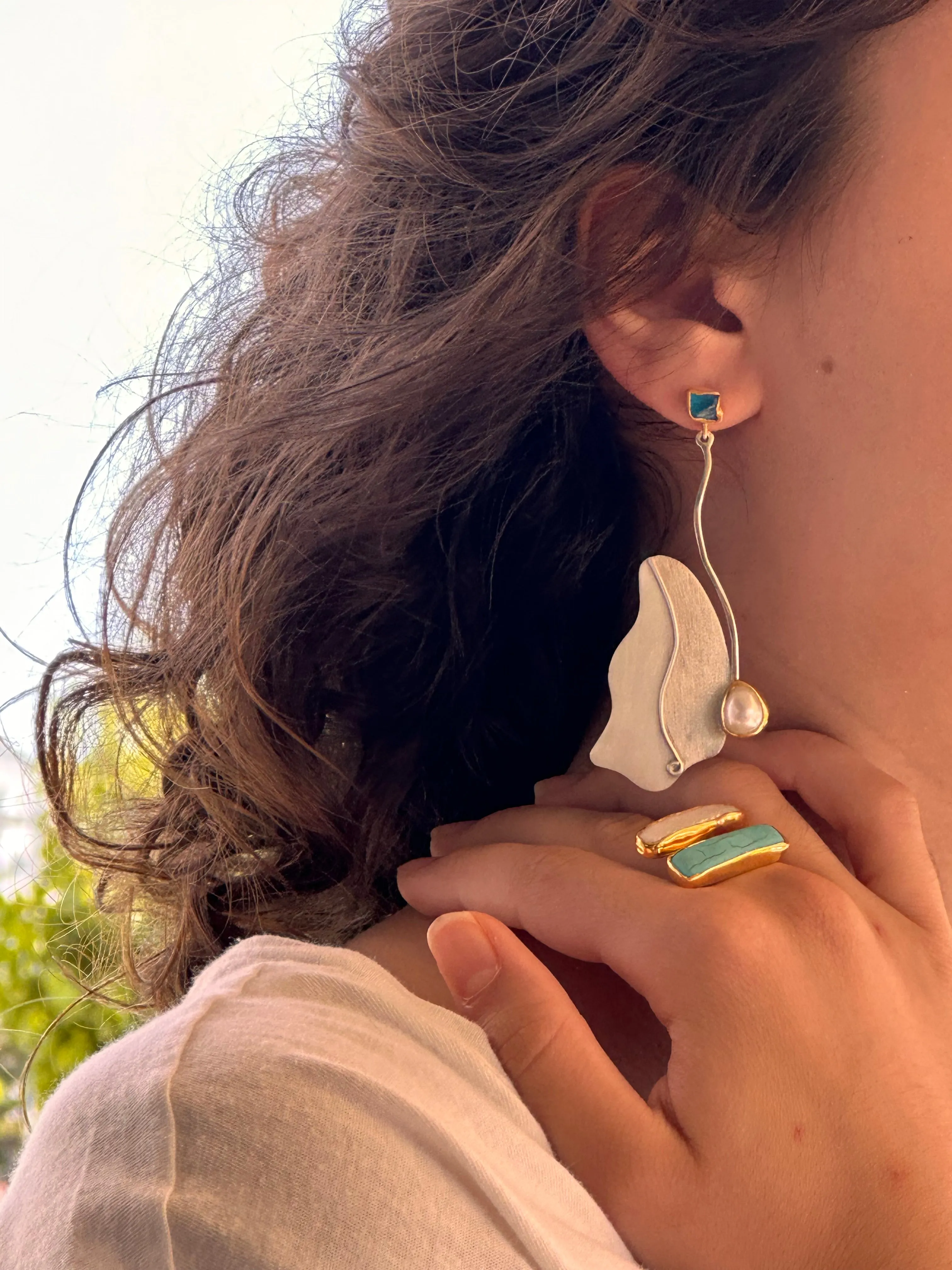 Silver earrings with pearl and apatite
